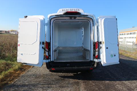 Ford Transit V363 — produkty świeże; chłodzenie z napędem pasowym